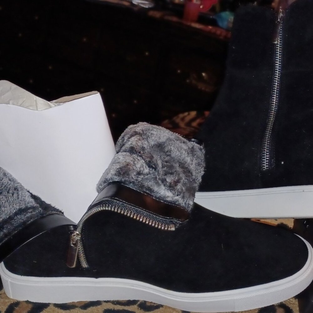 New JustFab Jenny Faux Fur Hidden Wedge Sneaker Size 8